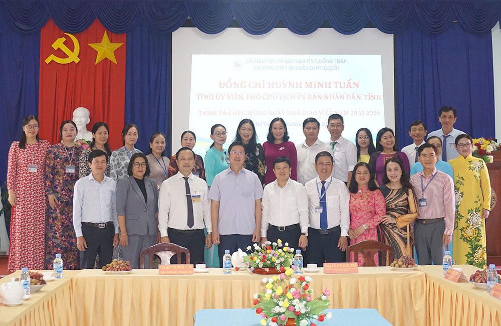 Lãnh đạo tỉnh Đồng Tháp thăm và chúc mừng Ngày Nhà giáo Việt Nam 20/11