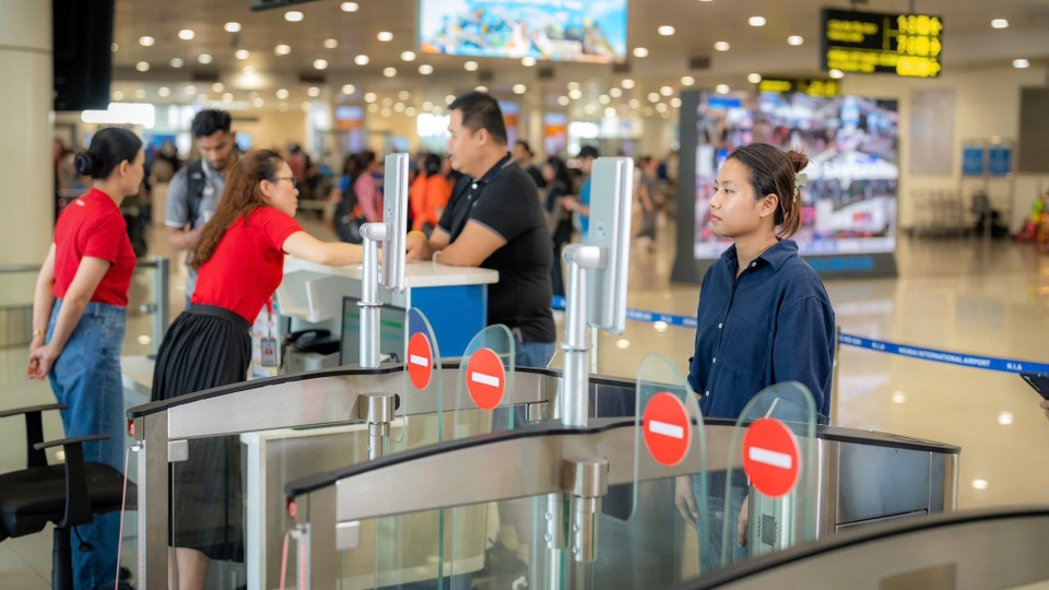 Nhà Ga T3 Tân Sơn Nhất Thí Điểm Làm Thủ Tục Bay Không Cần Giấy Tờ Từ 26/7