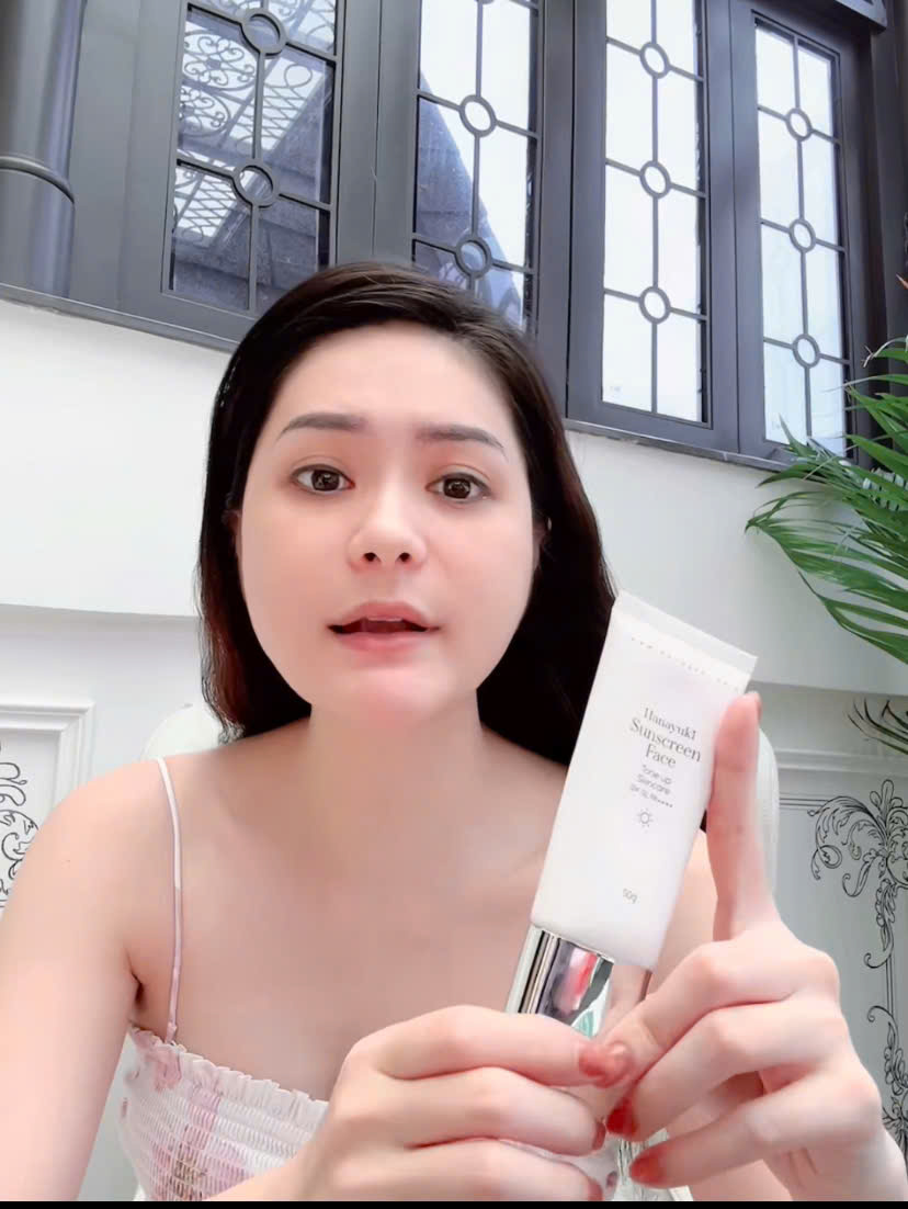 Đoàn Di Băng và bê bối kem chống nắng Hanayuki: SPF công bố 50, thực tế chỉ đạt 2.4